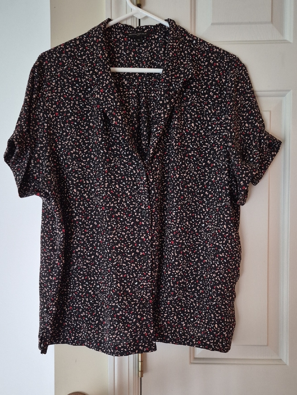 Banana Republic Black Short-Sleeve Button Down with Pink & Cream Micro Print